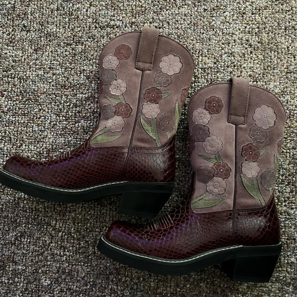 Ariat Burgundy/MauveCowboy Boots - Picture 5 of 7
